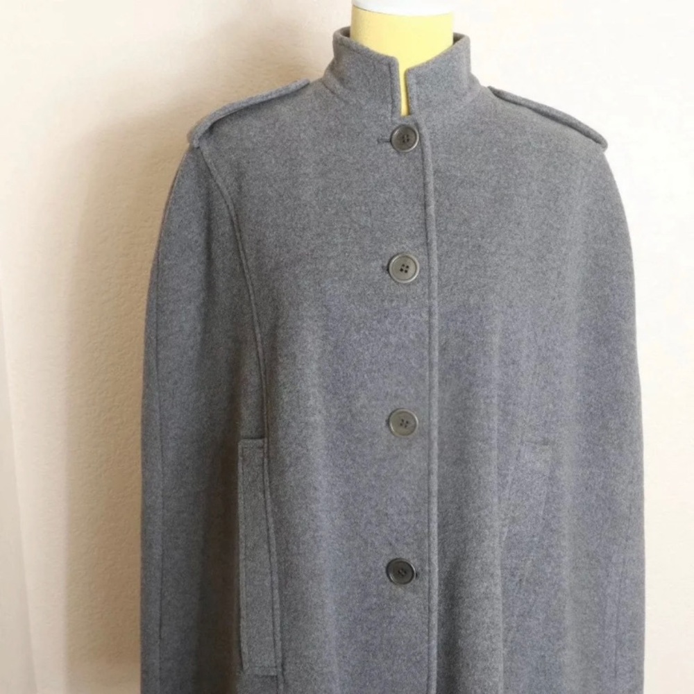 Theory Cape